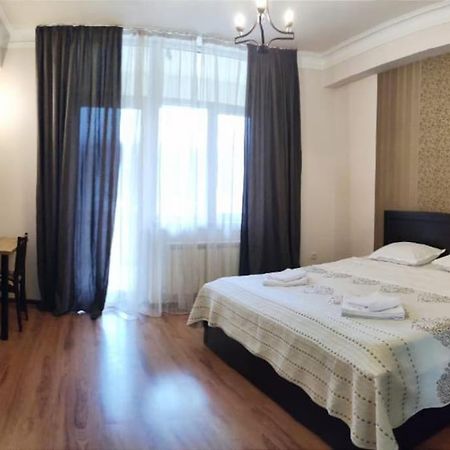 1 Bedroom Unit With Patio Тбилиси Экстерьер фото
